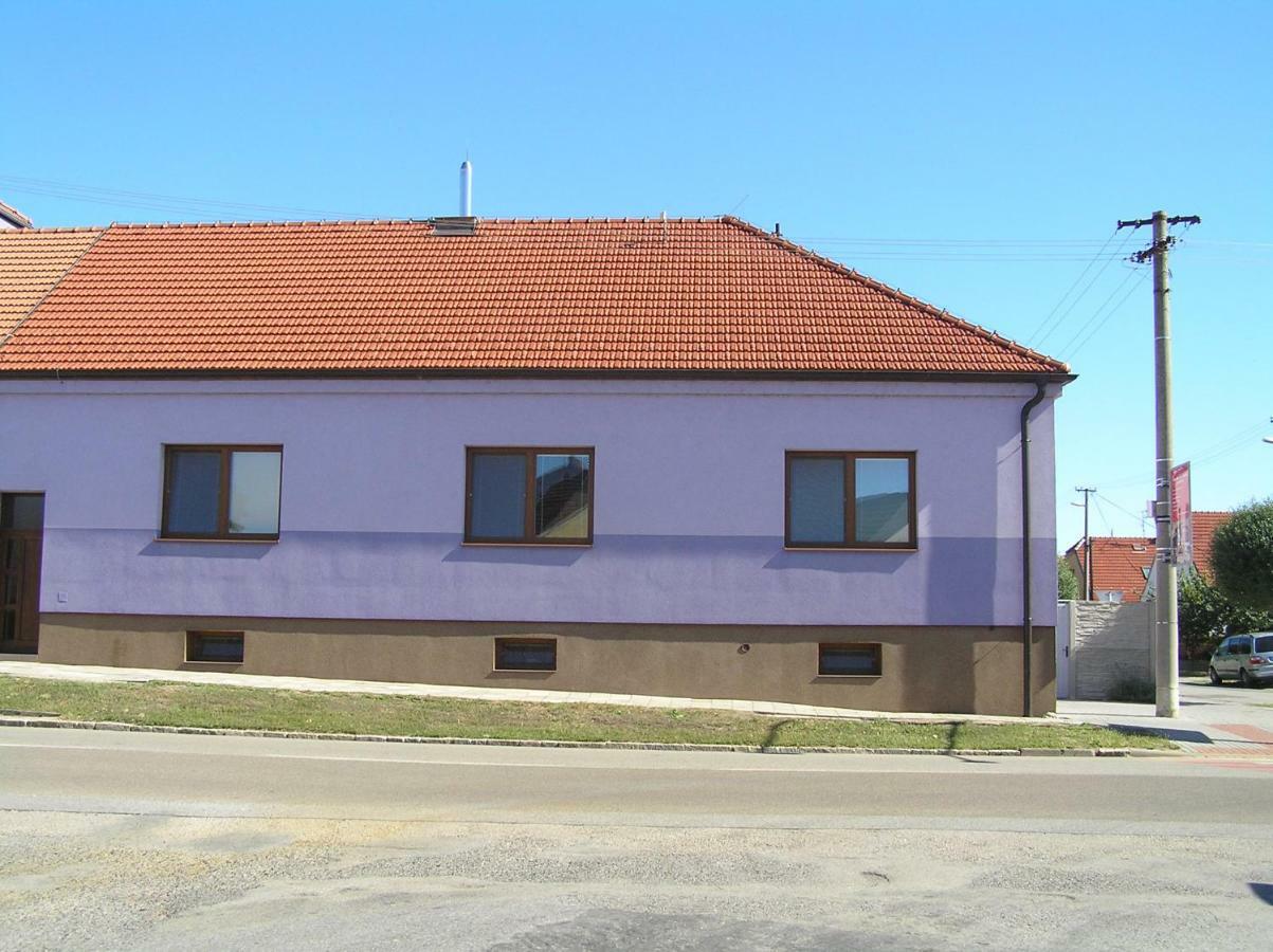 U kocúra Villa Podivin Exterior foto