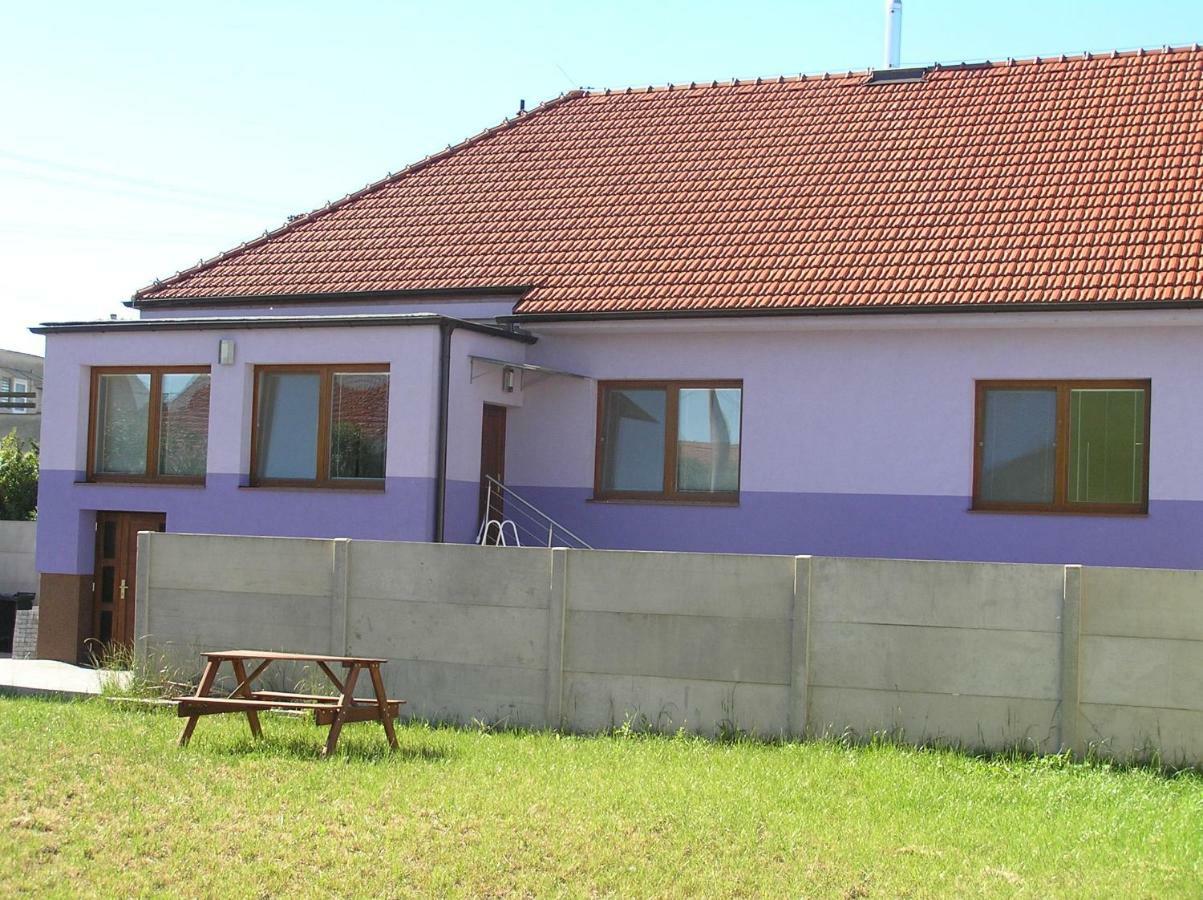 U kocúra Villa Podivin Exterior foto